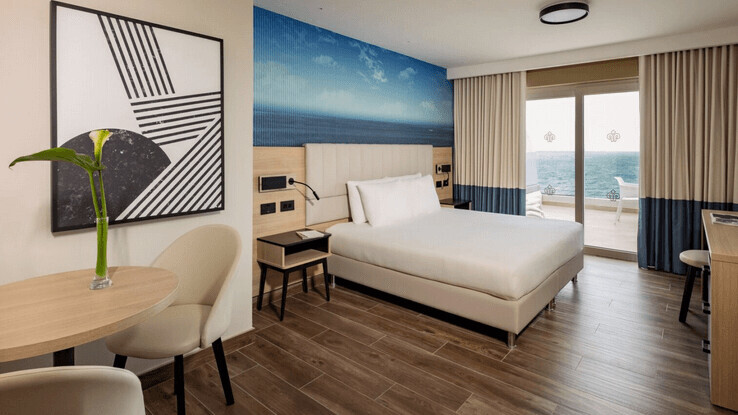 Junior Suite with Sea View and Balcony